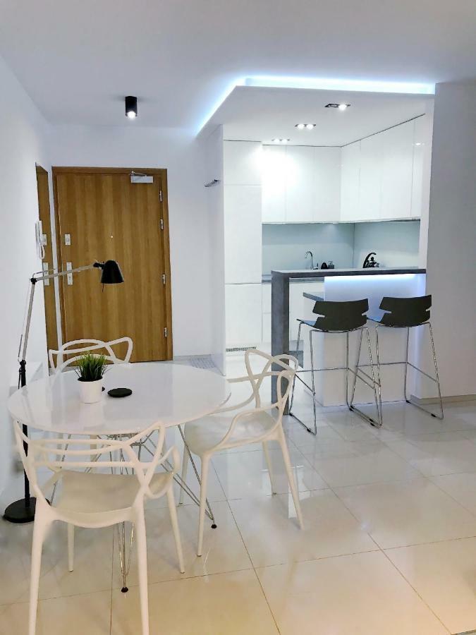 Icon Apartments Centrum 68 ヴロツワフ エクステリア 写真